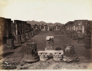 Generell utsikt over basilikaen, østsiden, Pompeii av Giorgio Sommer
