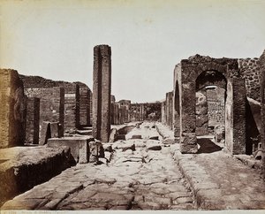 Strukturelle ruiner langs Strada di Stabia, ved det arkeologiske stedet Pompeii av Giorgio Sommer
