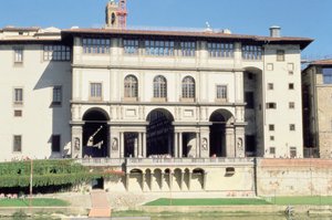 Fasade til Uffizi-galleriet på Arno av Giorgio Vasari