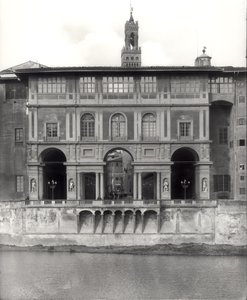 Fasade til Uffizi-galleriet på Lungarno Torrigiani av Giorgio Vasari