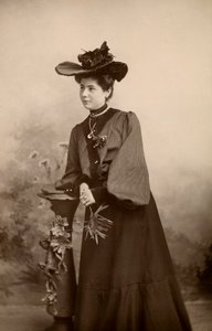 Portrett av elegant dame med hatt av Phillipe de Marlier