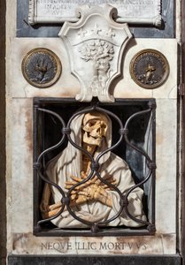 Døden i fengsel, fra graven til Gisleni (polykrom marmorskulptur av Giovanni Battista Gisleni