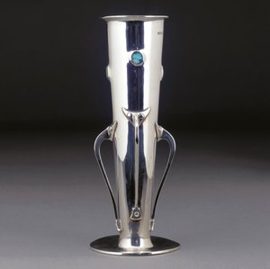 En Cymric vase i sølv og turkis, 1901