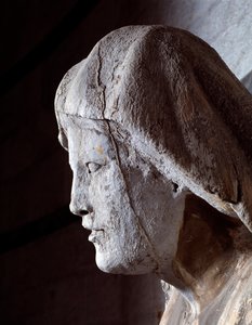 Jomfru med barn. Detalj (Marmorskulptur av Giovanni Pisano