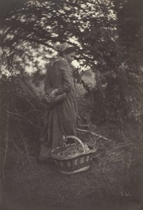Kvinne som står med kurv på bakken, 1870. av Giraudon
