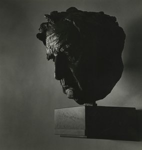  av Godfrey Macdominic