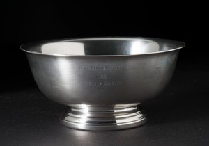 Sølvbolle-tennistrofé overrakt til Sally Ride, 1965.