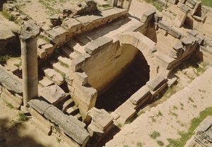 Luftfoto av nymphaeum, restaurert av romerne ca. 20 f.Kr av Greek