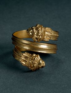 Art of Great Greece: gullring med løveprotomer. Slutt på 4.-begynnelse 3. århundre f.Kr. fra Taranto, Italia. Taranto, Museo Archeologico Nazionale av Greek