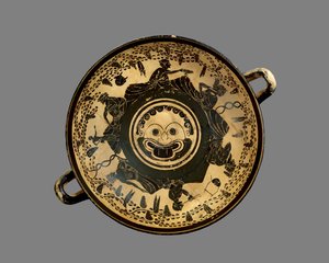 Attisk kopp med svart figur dekorert med en tondo med Gorgon-hode omgitt av seks liggende menn som deltar på et symposium, på samme måte som Andocides-maleren, ca. 500 f.Kr. (keramikk) av Greek