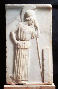 Basrelieff som viser sørgende Athena som står foran en stele av Greek