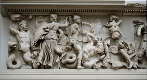 Gresk kunst: representasjon av Hecate og Artemis. Frise av alteret til Zeus a Pergamon, lavrelieff av Eumene II av Greek