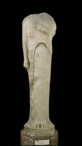 Kore-figur dedikert av Cheramyes til Hera, fra helligdommen i Hera, Samos, ca. 570-560 f.Kr. (marmor) (se også 164882-164683)