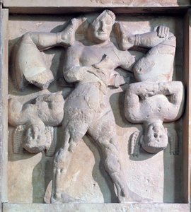 Magna graecia: metope med Herakles med Cerkopene, steinrelieff, 575-550 f.Kr. av Greek