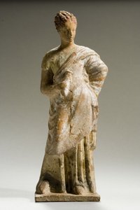 Statuett av en kvinne, hellenistisk periode, ca. 3. århundre f.Kr. (terrakotta)