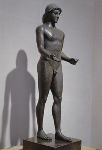 The Apollo of Piombino (bronse) (se også 94610, 98014 og 177203) av Greek