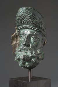 Fartøystut i form av hodet til Herakles (bronse)