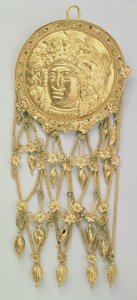 Anheng med hodet til Athena Parthenos (gull og emalje) av Greek School