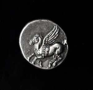 Baksiden av en mynt som viser Pegasus, fra Korint, 700-300 f.Kr. (metall)