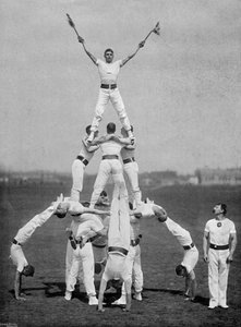 Utstilling av personalet ved Aldershot gymnasium, Hampshire, 1895 av Gregory and Co