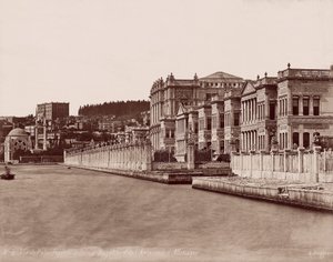 Dolmabahçe-palasset og den tyske ambassaden