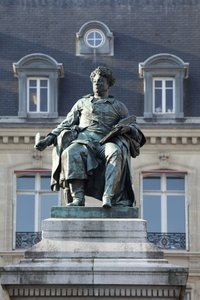 Statue av Alexandre Dumas (1802-1870), fransk forfatter, forfatter av De tre musketerer og grev av Monte Cristo (Monte Cristo), bronseskulptur av Gustave Dore (1832-1883). Fotografi, KIM Youngtae, Paris. av Gustave Dore