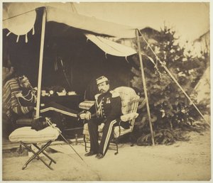 Offiserer som sitter ved et telt, Camp de Châlons av Gustave Le Gray
