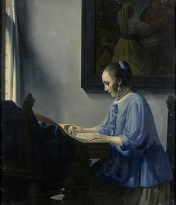 Kvinne leser musikk kvinne som leser et brev