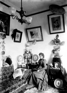 Hannah Maynard hjemme, ca. 1890 (bw-bilde)