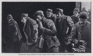 Bradford Woolcombers går hjem fra jobb tidlig om morgenen (s/hvitt-bilde)
