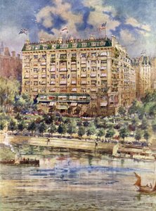 Elven foran The Savoy Hotel