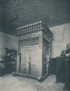 Rikt utskåret Canopic Shrine glitrende med gull, c1935