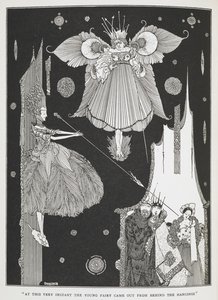 "Akkurat i dette øyeblikket kom den unge feen ut bak hengene". Illustrasjon til historien 'Tornerose i skogen'. av Harry Clarke