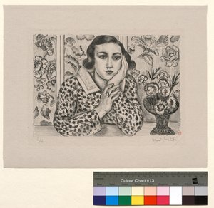 Ung jente som lener seg mot skjermen: ung jente med en blomsterbukett