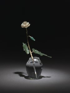 White Flower, firma av Peter Carl Fabergé av Henrik Wigstrom