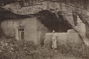 Ruined Ceylon Ceylon: Remains of Rock Dwellings at Mihintale (s/hv-bilde)