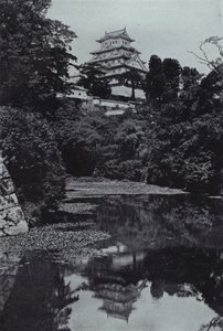 Et føydalslott, fra graven (s/hv-bilde) av Herbert Ponting