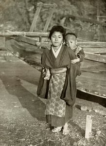 A Fishermans Children, 1910. av Herbert Ponting