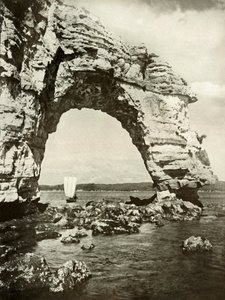 En sjøslitt bue ved Matsushima, 1910. av Herbert Ponting