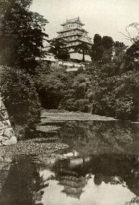 Et gammelt føydalslott fra graven, 1910. av Herbert Ponting