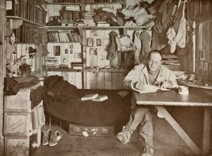 Captain Scott in His Den, c1911, 1913 av Herbert Ponting