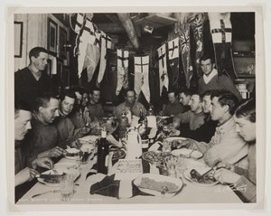 Kaptein Scotts siste bursdagsmiddag, under Terra Nova-ekspedisjonen (1910-13) til Sydpolen (bromidtrykk) av Herbert Ponting