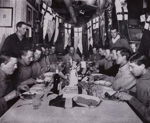 Kaptein Scotts bursdagsfest (s/hvitt bilde) av Herbert Ponting