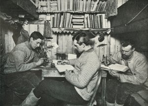 Debenham, Gran og Taylor i deres avlukke, 18. mai 1911, 1913