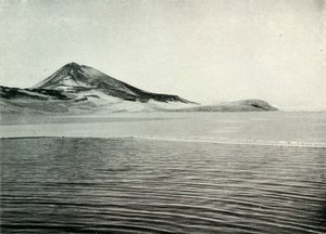 Hut Point og Observation Hill, c19101913, 1913 av Herbert Ponting