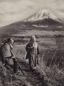 Japan på 1920-tallet: Fuji, Japans helligste fjell (s/hvitt-bilde) av Herbert Ponting