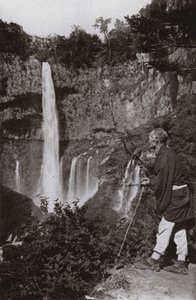 Kegon-no-taki (s/hvitt bilde) av Herbert Ponting