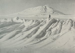 Mount Erebus over et vannslitt isfjell, oktober 1911, 1913 av Herbert Ponting