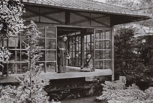 Namikawa San mater karpen sin (s/hvitt bilde) av Herbert Ponting