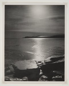 The Freezing of the Sea (bromidtrykk) av Herbert Ponting